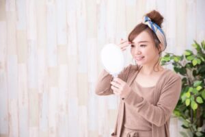 化粧品を捨てる女性たち。「肌断食」が2026年の新常識になった理由と、皮膚科医が警鐘を鳴らす過剰ケアの罠